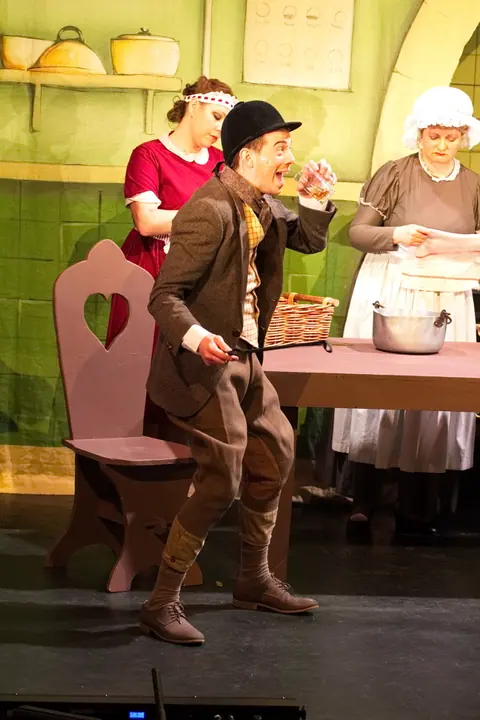 Willenhall Musical Theatre Company's 2016 production of Me and My Girl at Dormston Mill Theatre, Sedgley. Photograph 23 of 30.
