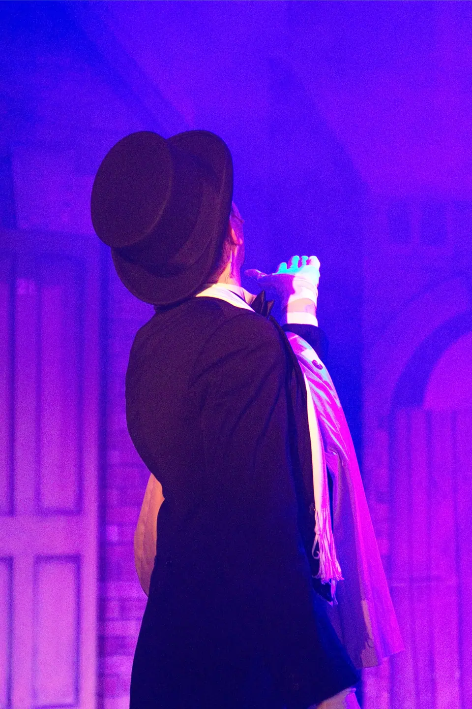 Willenhall Musical Theatre Company's 2016 production of Me and My Girl at Dormston Mill Theatre, Sedgley. Photograph 239 of 308.