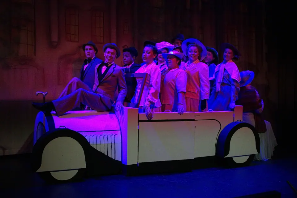 Willenhall Musical Theatre Company's 2016 production of Me and My Girl at Dormston Mill Theatre, Sedgley. Photograph 268 of 308.