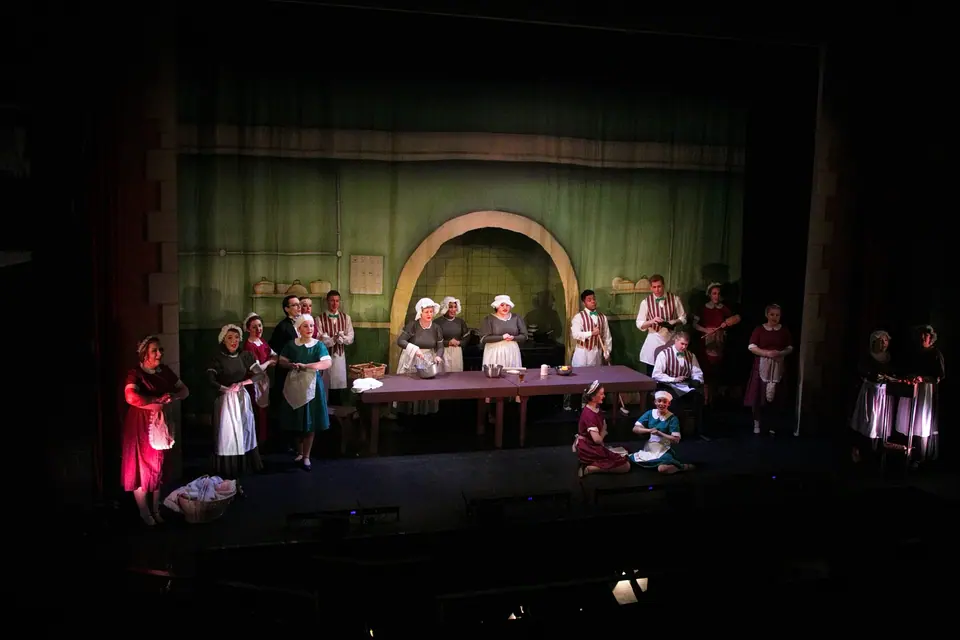 Willenhall Musical Theatre Company's 2016 production of Me and My Girl at Dormston Mill Theatre, Sedgley. Photograph 283 of 308.