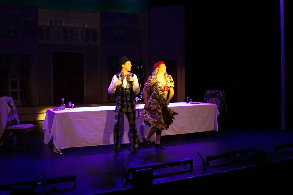 Willenhall Musical Theatre Company's 2016 production of Me and My Girl at Dormston Mill Theatre, Sedgley. Photograph 286 of 308.