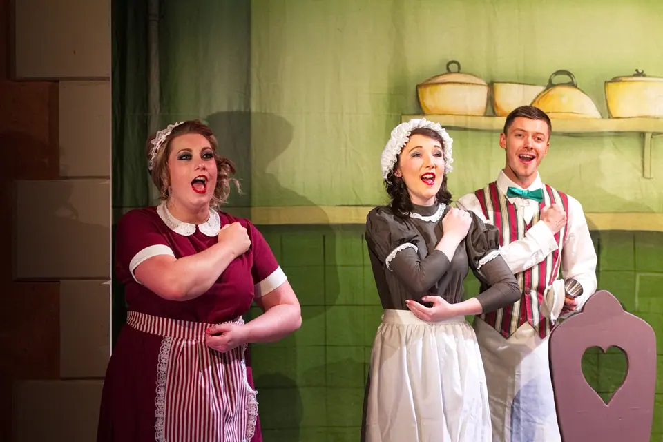 Willenhall Musical Theatre Company's 2016 production of Me and My Girl at Dormston Mill Theatre, Sedgley. Photograph 30 of 308.