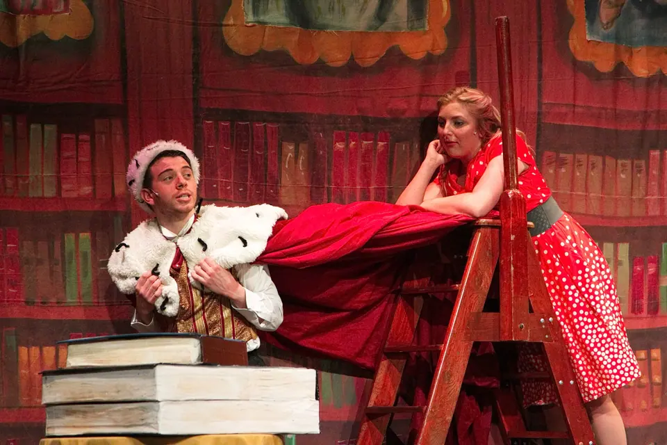 Willenhall Musical Theatre Company's 2016 production of Me and My Girl at Dormston Mill Theatre, Sedgley. Photograph 63 of 308.