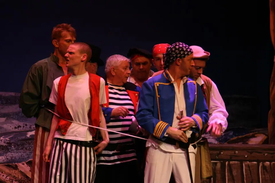Willenhall Musical Theatre Company's 2010 production of Pirates of Penzance. Photograph 107 of 145.