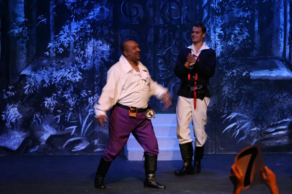 Willenhall Musical Theatre Company's 2010 production of Pirates of Penzance. Photograph 108 of 145.