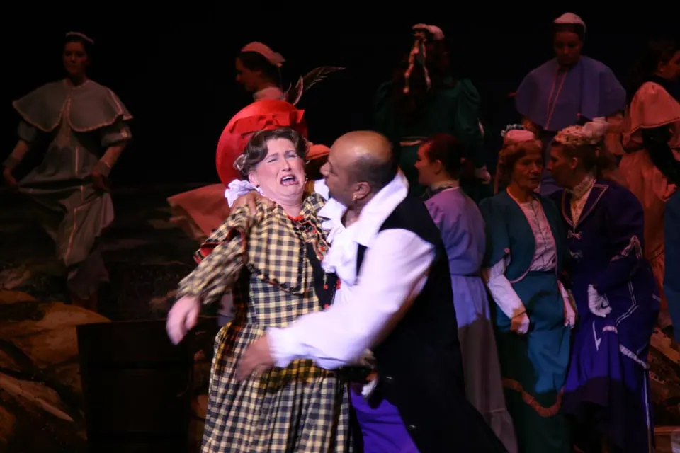 Willenhall Musical Theatre Company's 2010 production of Pirates of Penzance. Photograph 117 of 145.