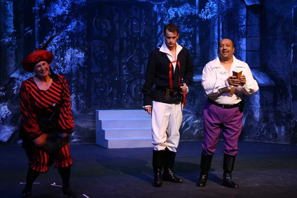 Willenhall Musical Theatre Company's 2010 production of Pirates of Penzance. Photograph 124 of 145.