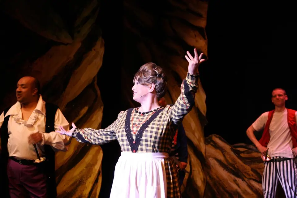 Willenhall Musical Theatre Company's 2010 production of Pirates of Penzance. Photograph 71 of 145.
