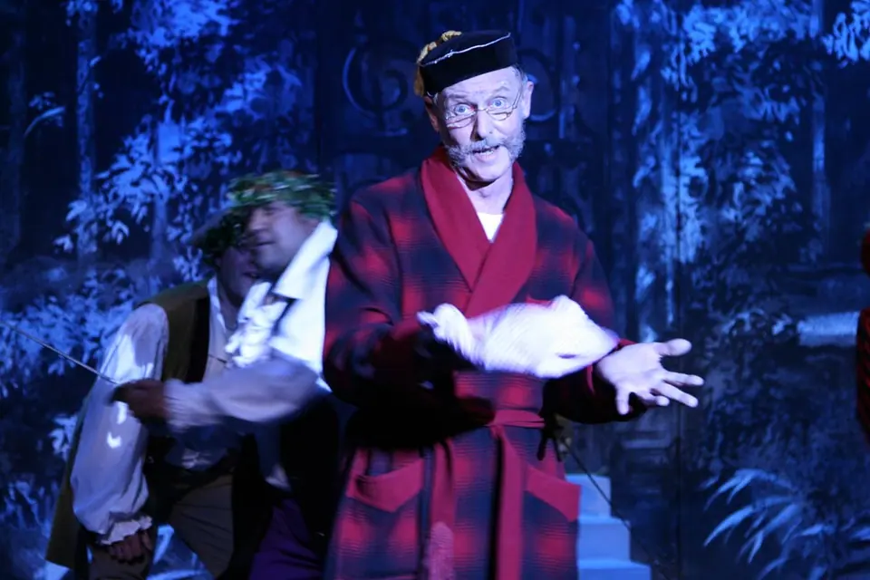 Willenhall Musical Theatre Company's 2010 production of Pirates of Penzance. Photograph 80 of 145.