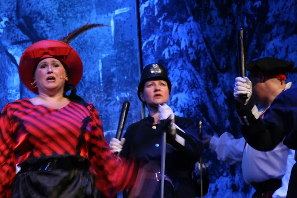 Willenhall Musical Theatre Company's 2010 production of Pirates of Penzance. Photograph 83 of 145.