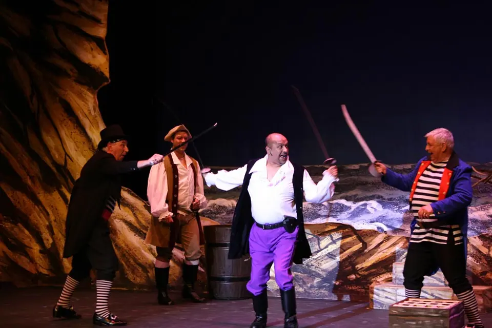 Willenhall Musical Theatre Company's 2010 production of Pirates of Penzance. Photograph 91 of 145.