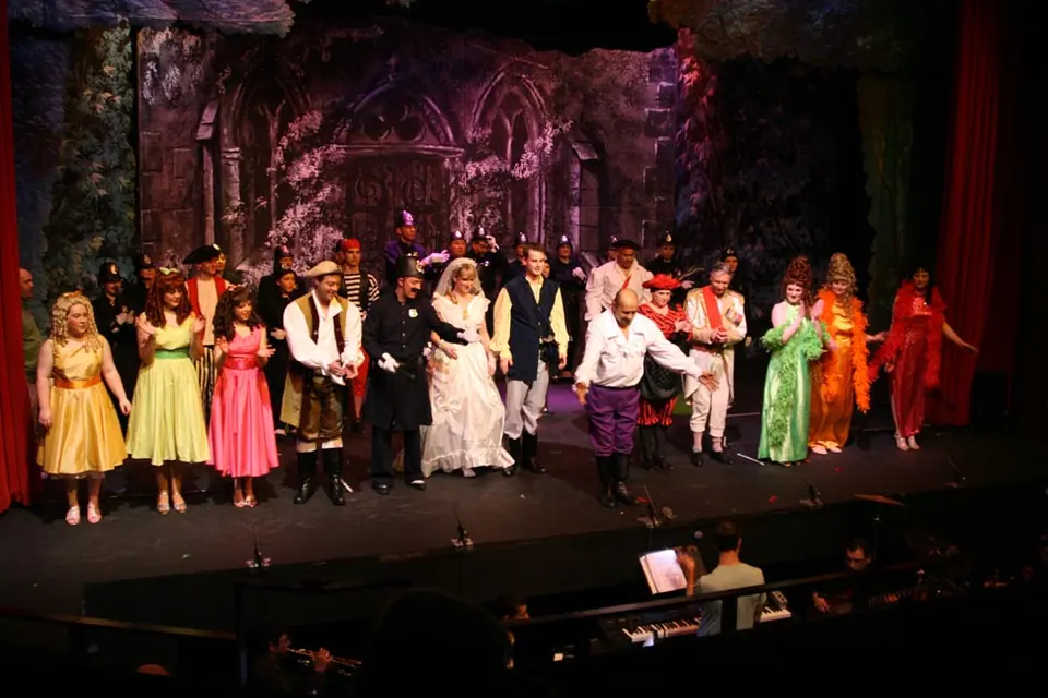 Willenhall Musical Theatre Company's 2010 production of Pirates of Penzance. Photograph 92 of 145.