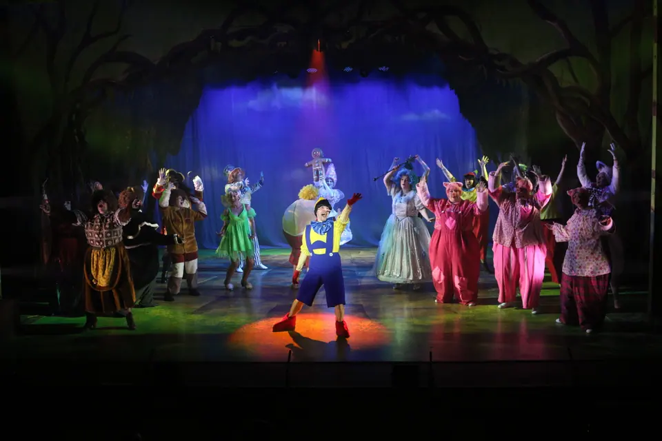 Willenhall Musical Theatre Company's 2023 production of Shrek the Musical at Dormston Mill Theatre, Sedgley. Photograph 131 of 165.