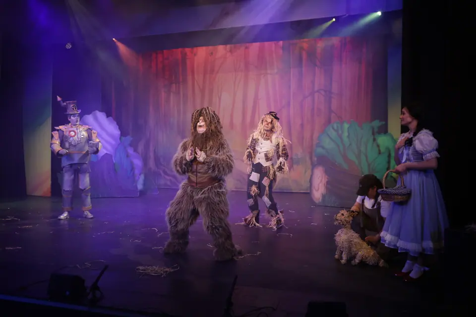 Willenhall Musical Theatre Company's 2025 production of The Wizard of Oz at Dormston Mill Theatre, Sedgley. Photograph 103 of 236.
