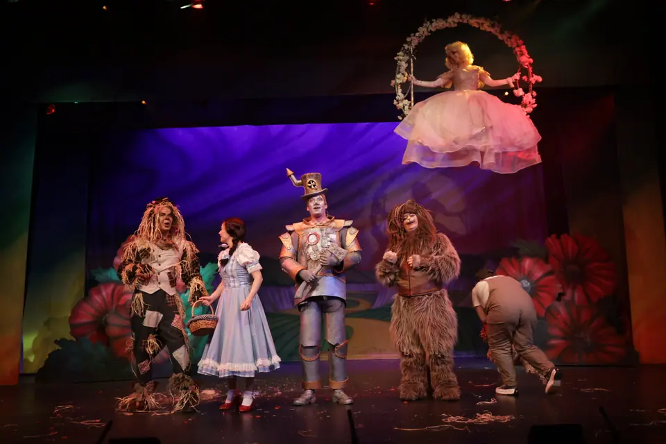 Willenhall Musical Theatre Company's 2025 production of The Wizard of Oz at Dormston Mill Theatre, Sedgley. Photograph 118 of 236.