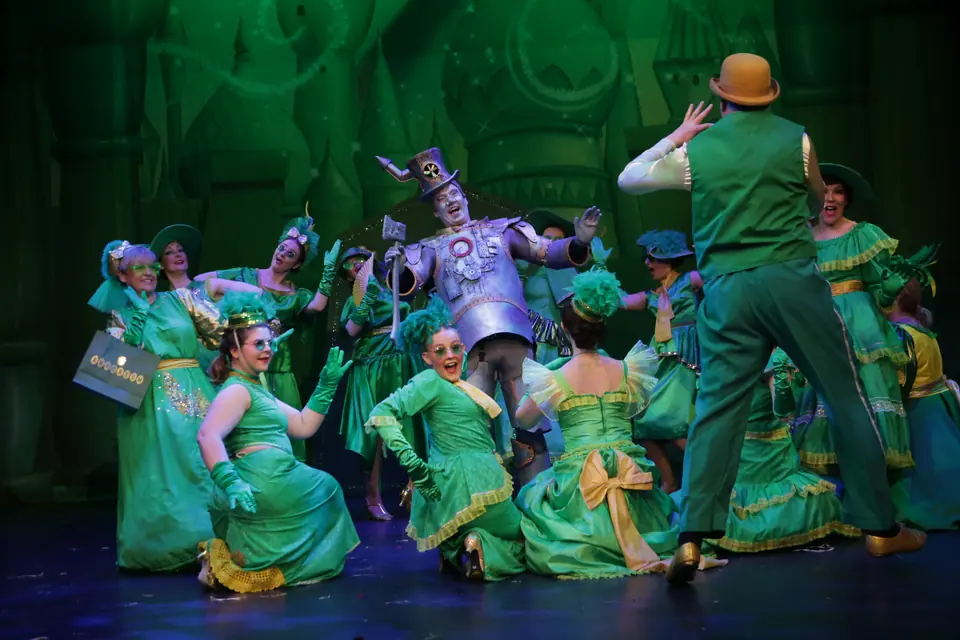Willenhall Musical Theatre Company's 2025 production of The Wizard of Oz at Dormston Mill Theatre, Sedgley. Photograph 144 of 236.