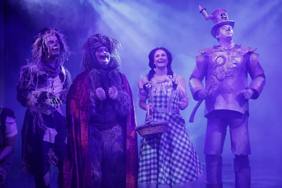 Willenhall Musical Theatre Company's 2025 production of The Wizard of Oz at Dormston Mill Theatre, Sedgley. Photograph 172 of 236.