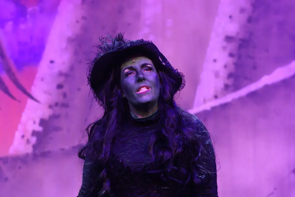 Willenhall Musical Theatre Company's 2025 production of The Wizard of Oz at Dormston Mill Theatre, Sedgley. Photograph 173 of 236.
