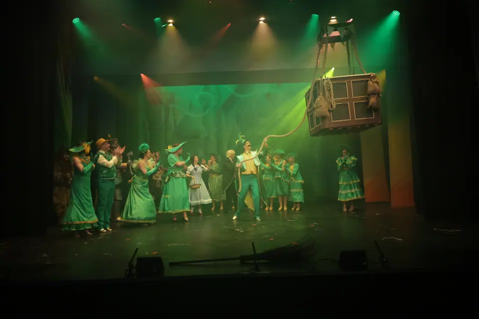 Willenhall Musical Theatre Company's 2025 production of The Wizard of Oz at Dormston Mill Theatre, Sedgley. Photograph 218 of 236.