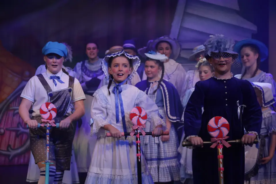 Willenhall Musical Theatre Company's 2025 production of The Wizard of Oz at Dormston Mill Theatre, Sedgley. Photograph 52 of 236.