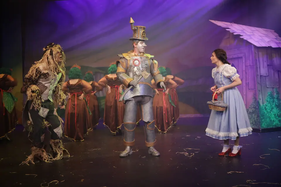 Willenhall Musical Theatre Company's 2025 production of The Wizard of Oz at Dormston Mill Theatre, Sedgley. Photograph 85 of 236.