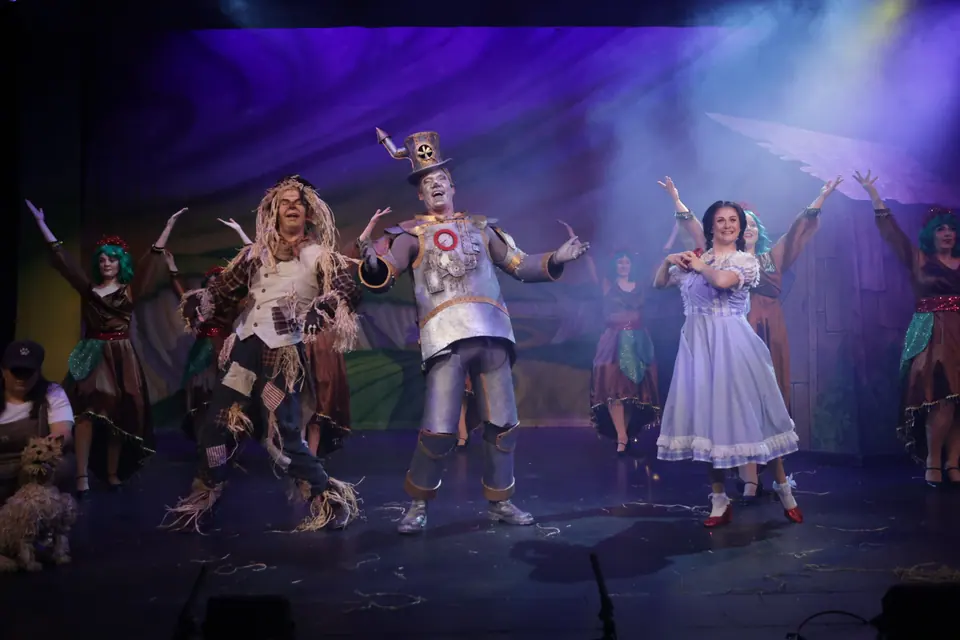 Willenhall Musical Theatre Company's 2025 production of The Wizard of Oz at Dormston Mill Theatre, Sedgley. Photograph 94 of 236.