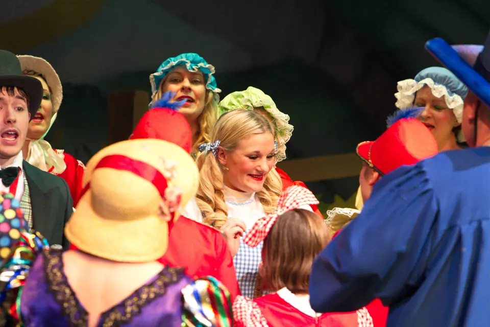 Willenhall Musical Theatre Company's 2012 production of Wizard of Oz. Photograph 7 of 30.