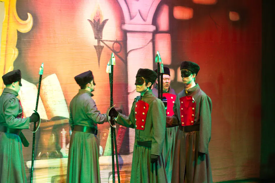 Willenhall Musical Theatre Company's 2012 production of Wizard of Oz. Photograph 8 of 30.
